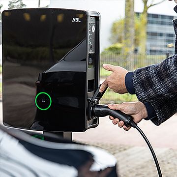 Wallbox eM4 Single Controller with charging socket 22 kW